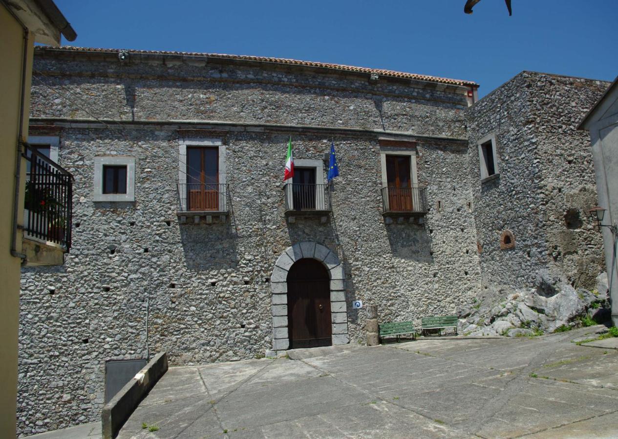 Le Due Lanterne Hotel Aieta Exterior photo