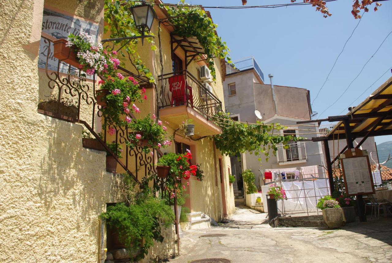 Le Due Lanterne Hotel Aieta Exterior photo